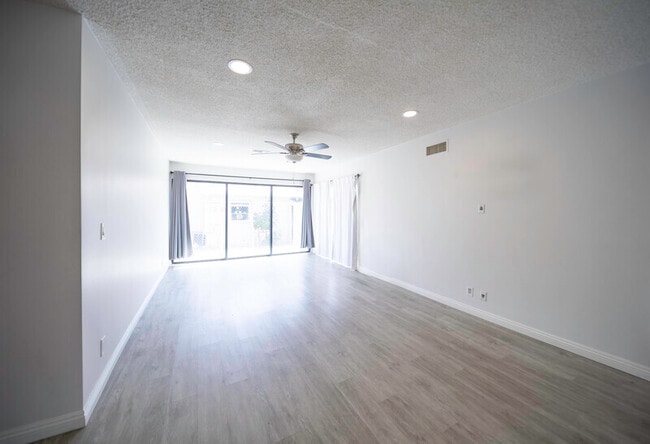 Photo - 118 E Shady Grove Dr