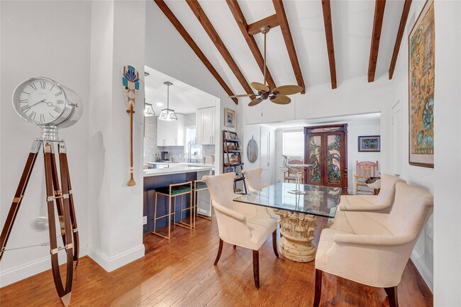 Photo - 725 SE 7th St