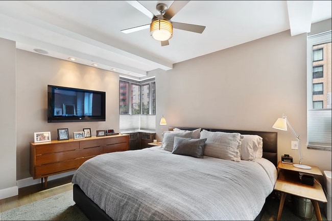 Photo - 200 W 20th St Unidad 208