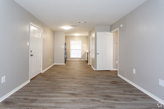1BR, 1BA - 610 SF