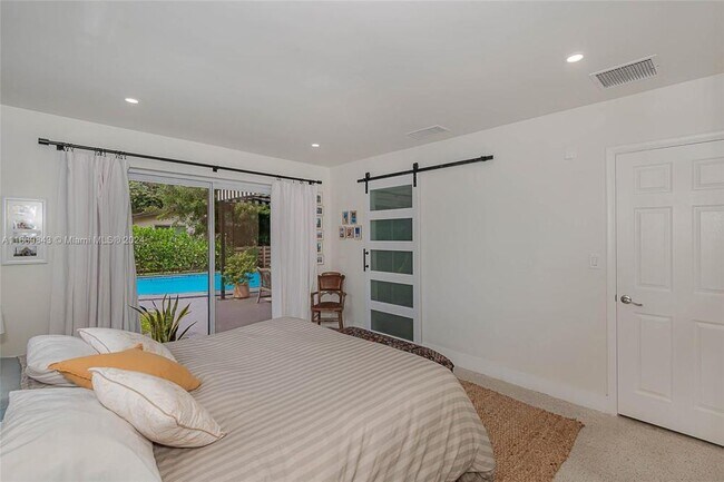 Photo - 3 bedroom in Miami FL 33023
