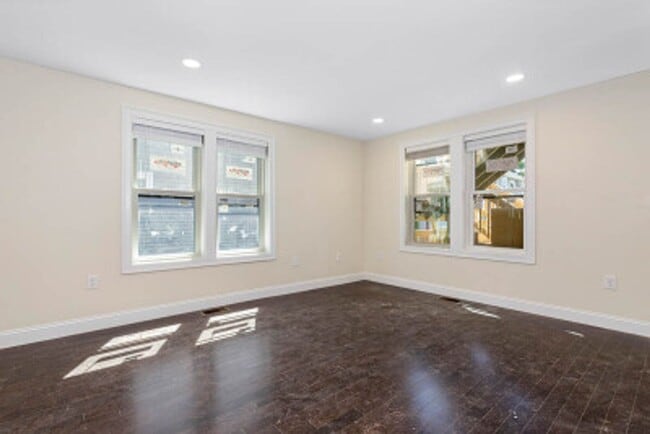 Photo - TUFTS 5 bed 5.5 bath - Available 6/1