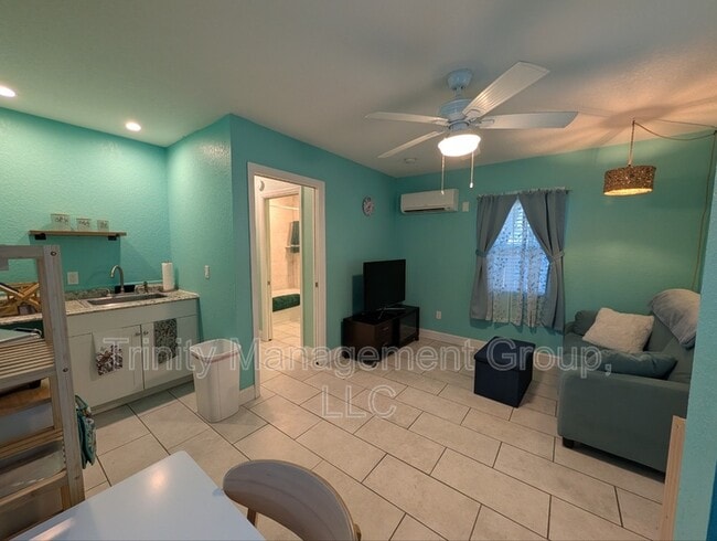 Photo - 7271 Holiday Dr