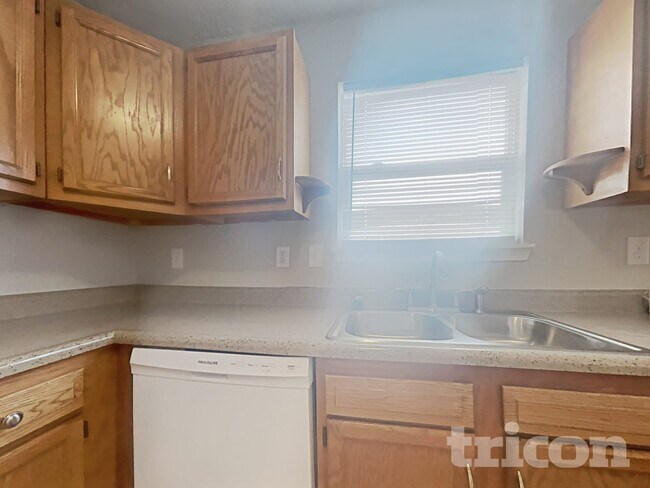 Photo - 8309 Brambleberry Dr