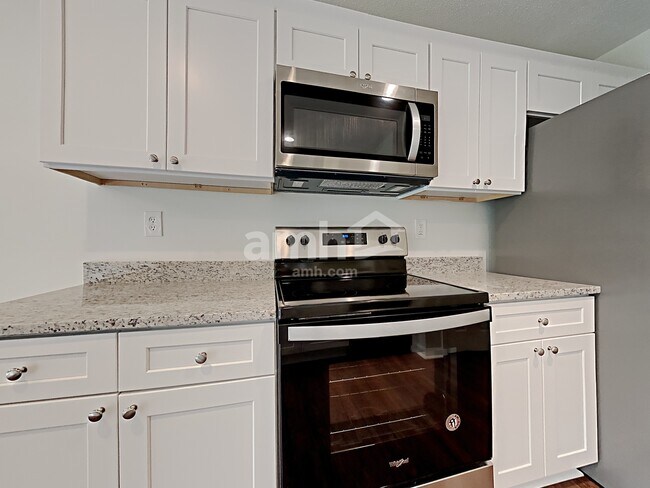Photo - 122 Wallnut Hall Cir