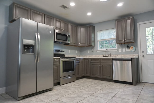 Photo - 321 Apple Dr