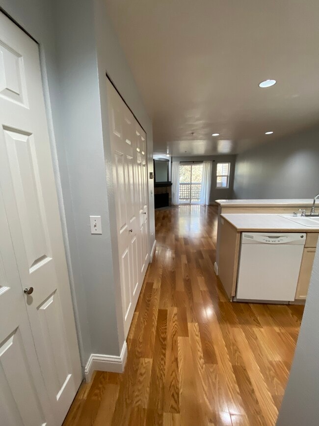 Entry - 15805 Waynita Way NE Unit D207