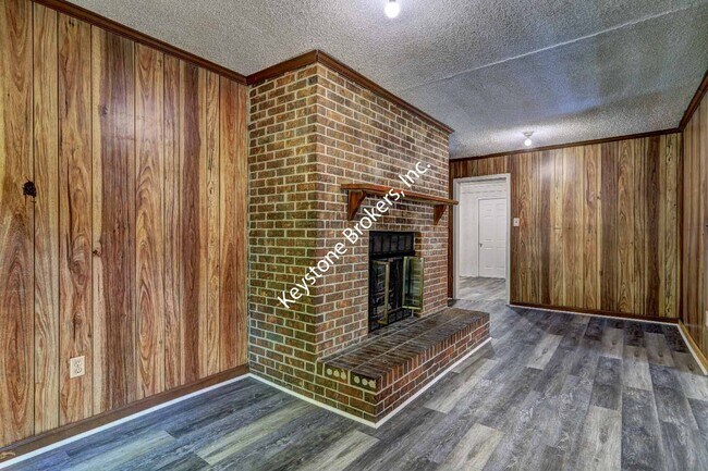 Photo - 509 Lynmore Cir