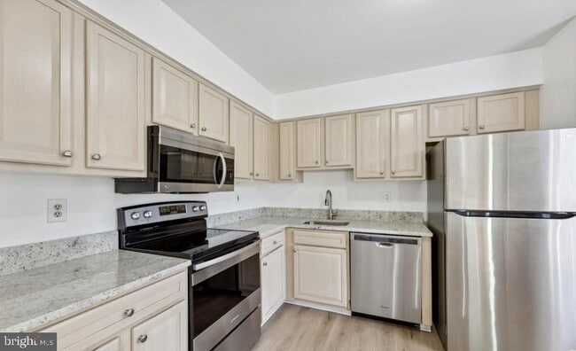 Photo - 3645 Dahlgren Pl