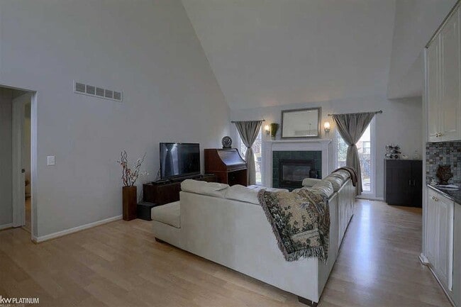 Photo - 53099 Pimpernil Ln