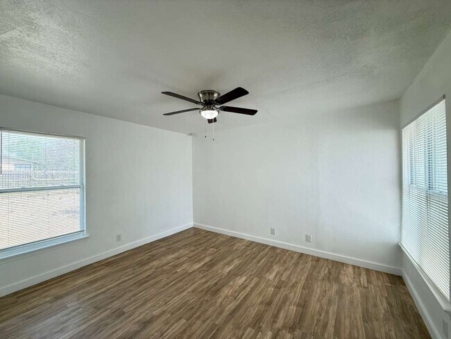 Photo - 339 Brettonwood Dr