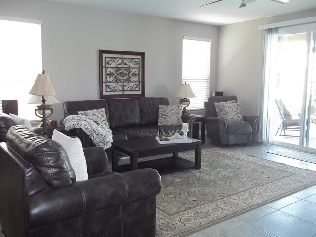 Photo - Stunning Fully furnished home 3 bed 2.5 ba...
