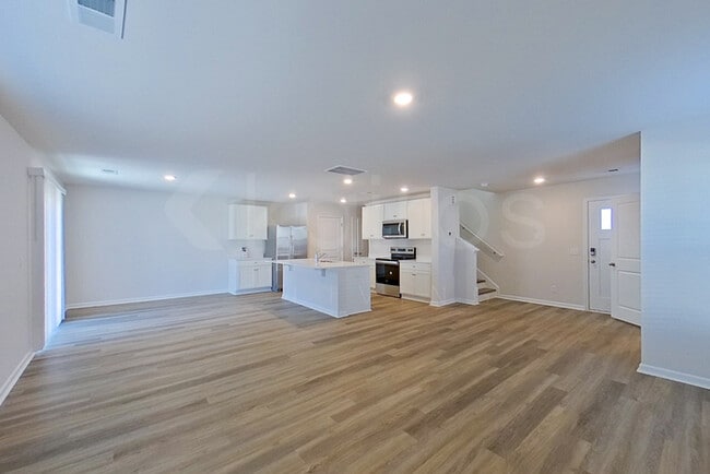 Photo - 127 Overstreet Way