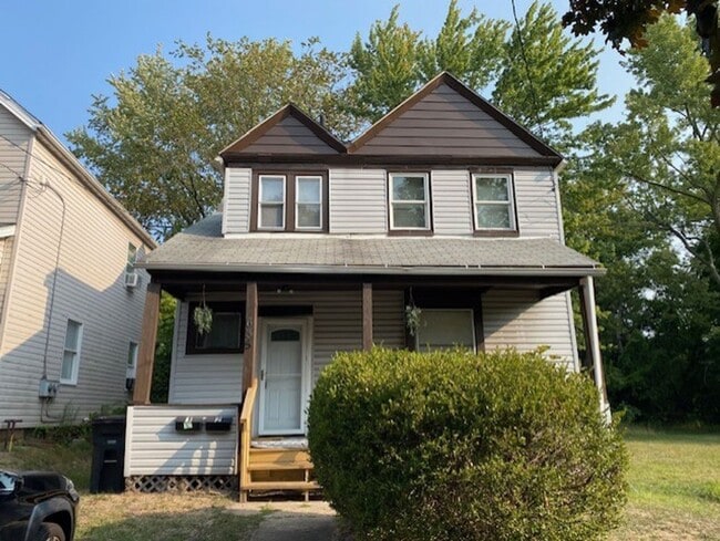 Building Photo - 635 Hazel St Unit 1 Rental