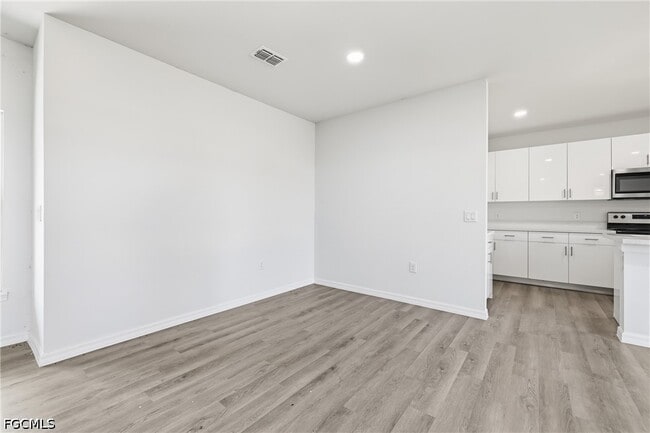 Building Photo - 1406 Ford Cir
