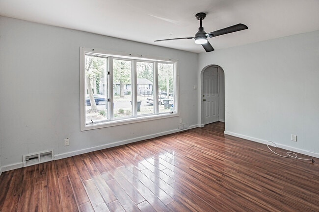 Photo - 16 W Linden Ave