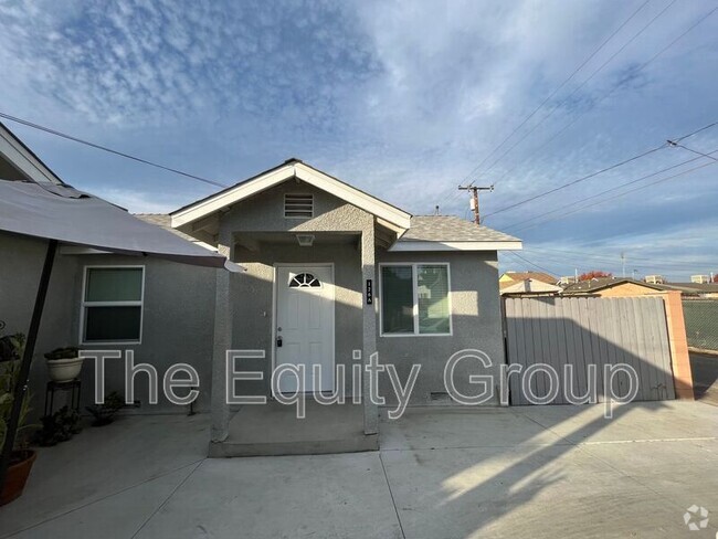 Building Photo - 126 W San Joaquin Ave Unit A Rental