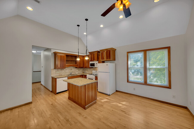 High Ceilings - 1715 Como Ave SE Apartments Unit 2