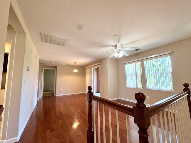 Beautiful Well Kept 2 Bedroom, 2 Bathroom in Roseville!