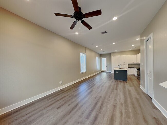 Photo - 223 Oriole St