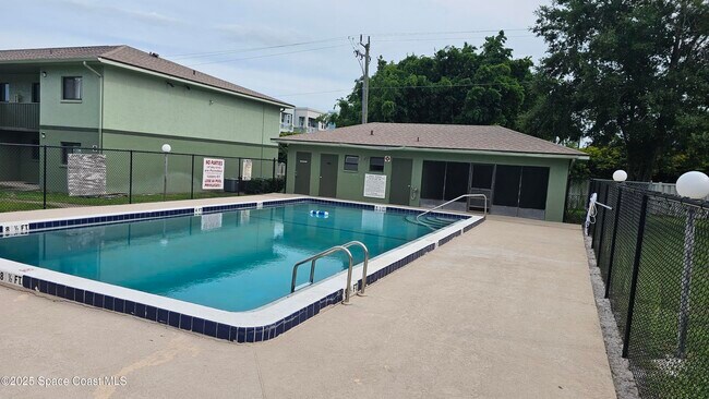 Photo - 1556 University Ln Unidad 406