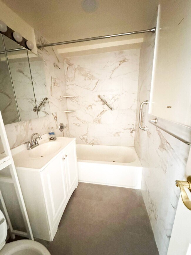 Photo - 77 S Park Ave