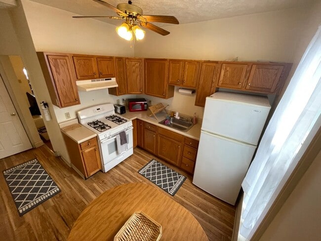 Photo - 211 Dunseith St