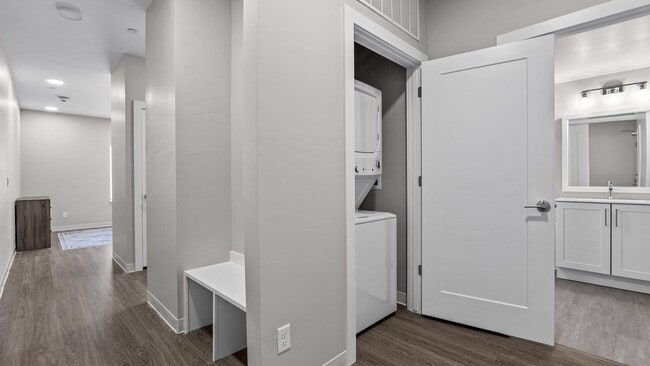 Photo - The Palisade: Modern Studio Living: Contem... Unidad B104