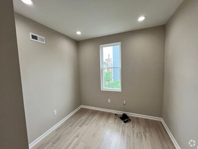 Building Photo - 1416 N Dover St Rental
