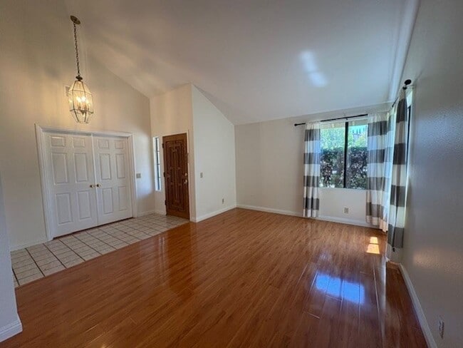 2133 Laurelwood Dr