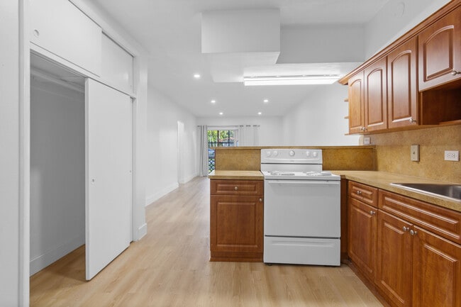 Building Photo - 6580 Santona St Unit A11