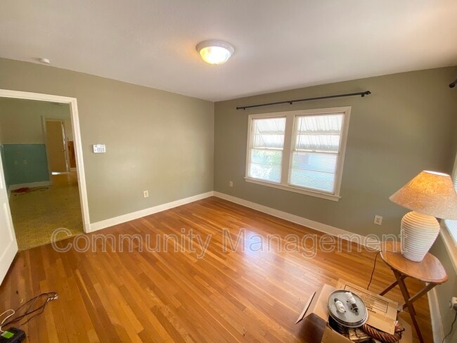 Photo - 821 W Garfield St