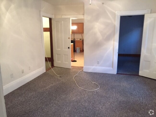 Building Photo - 23 Bow St Unit Apt. #1