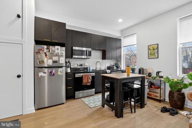 Building Photo - 1134 Pine St Unit 5