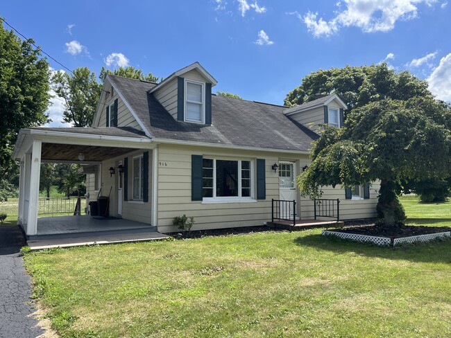 Building Photo - 916 High St