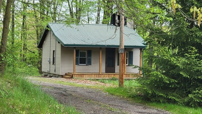 Photo - 8215 Superior St