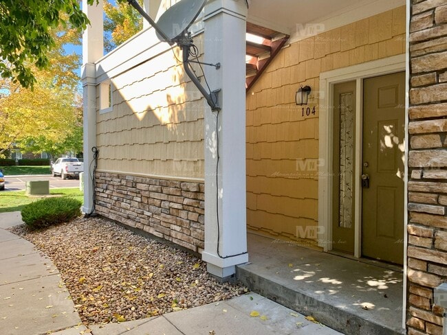 Photo - 4825 Hahns Peak Dr Unit 104