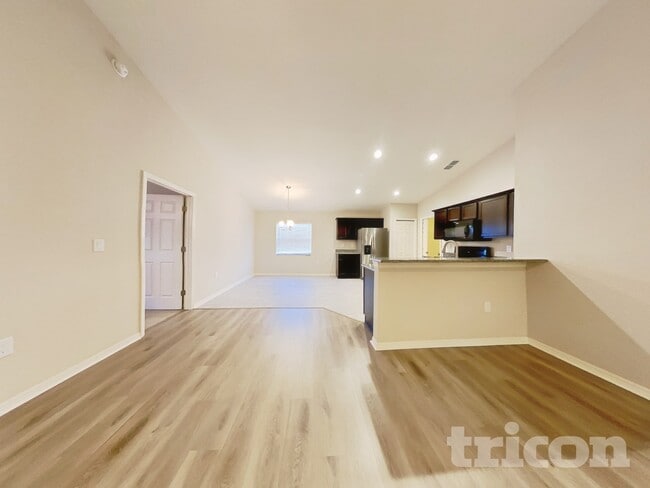 Photo - 505 Interlock St