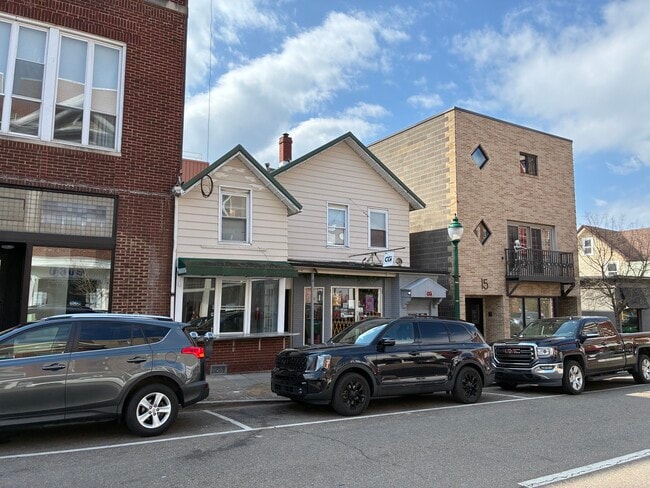 Photo - 11 W Union St Unit 1/2