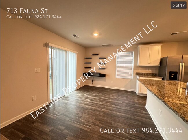 Photo - 713 Fauna St