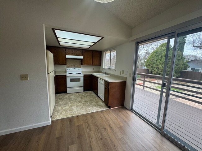 Photo - R7560S Unit B