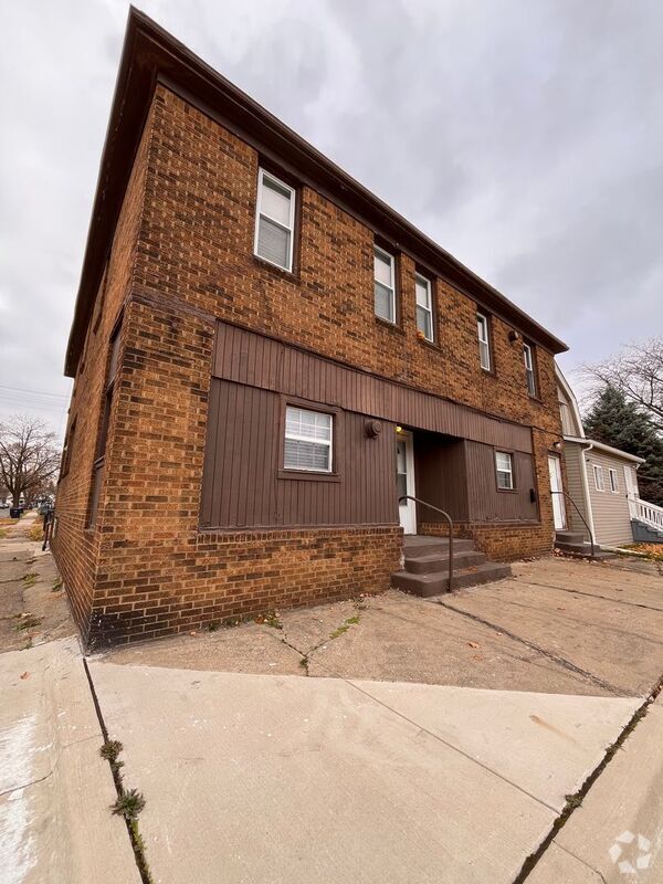 Building Photo - 116 E Great Lakes St Rental