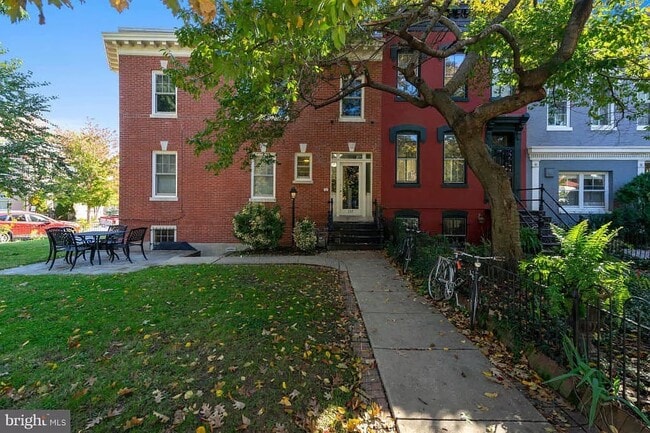 Building Photo - 337 Maryland Ave NE Unit 5