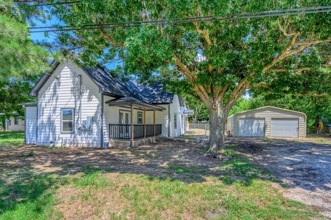 Photo - 114 N Main