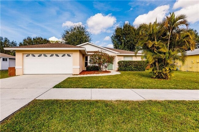 Photo - 3/2 HOME WITH HUGE /FENCED BACK YARD. -12 MINUTES to Siesta Beach! Great school district!