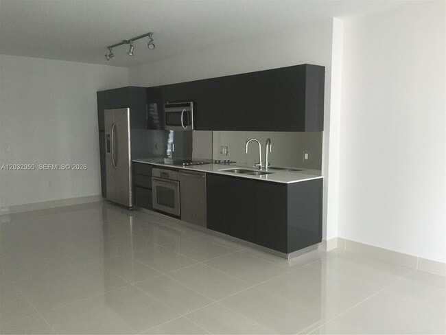 Photo - 31 SE 6th St Unidad 1106