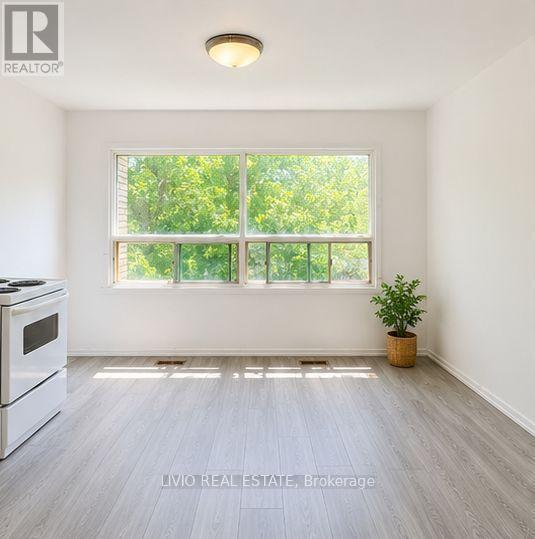 Photo - 2967 St Clair Ave E