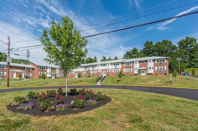 Photo - 695 Talcottville Rd