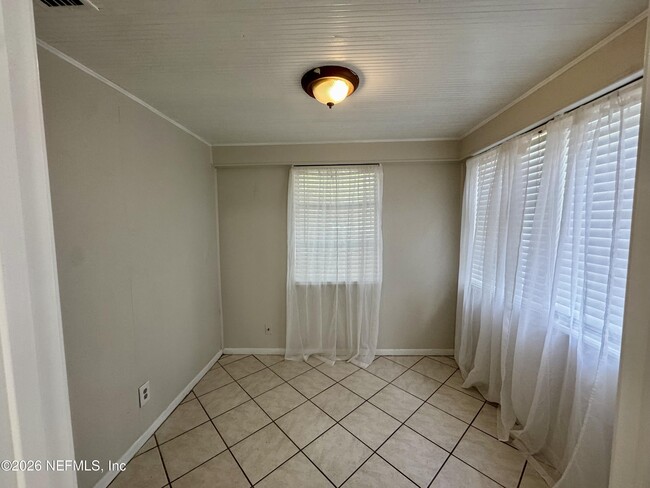 Photo - 3352 College St