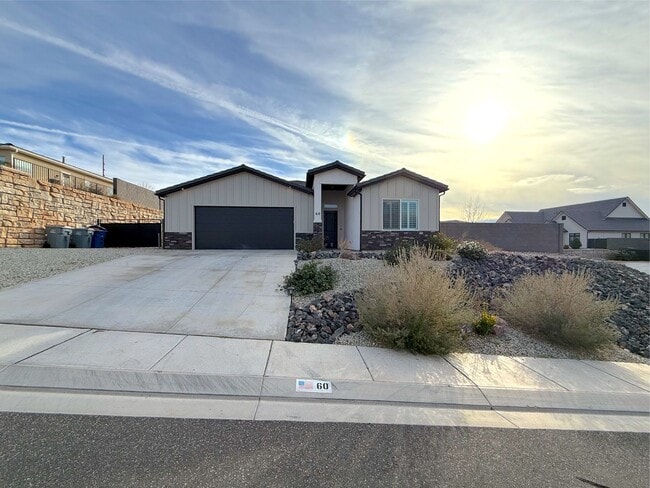 Building Photo - 3 bed, 2 bath home w/2 car garage